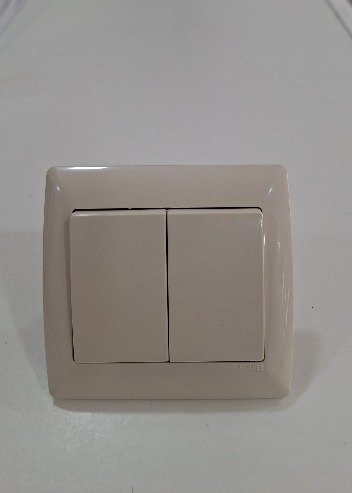 Comutador de Lustre Efapel (Duplo). (Aparelhagem de Encastrar)